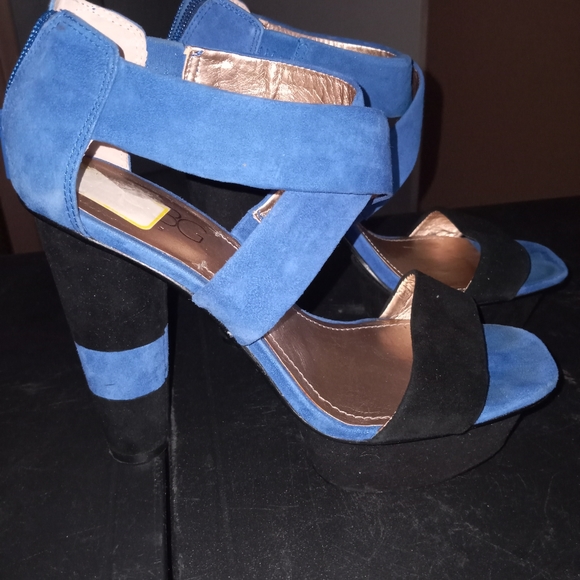 Shoes - Picture 2 of 4